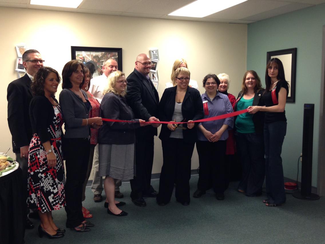 kim knarr tracy with kokomo chamber of commerce ribbon cutting